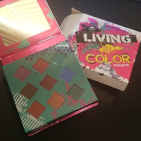 Hank and Henry Living in Color Eyeshadow Palatte - Picture 1 of 5